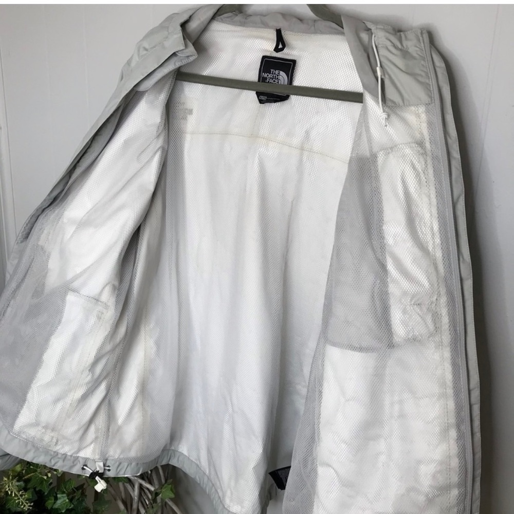Womens north face light jacket.